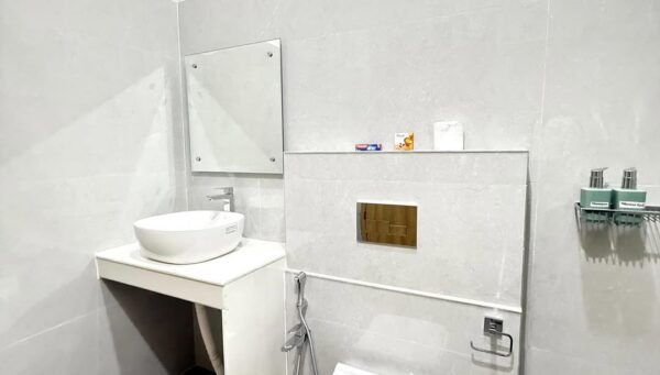 Lakeside Homestay - Image 4